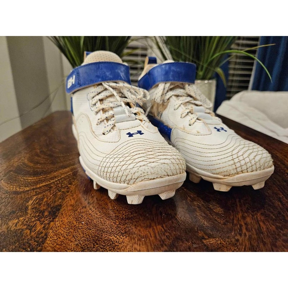 Used Under Armour boys' Base Hit mid height baseball cleats 1.5Y